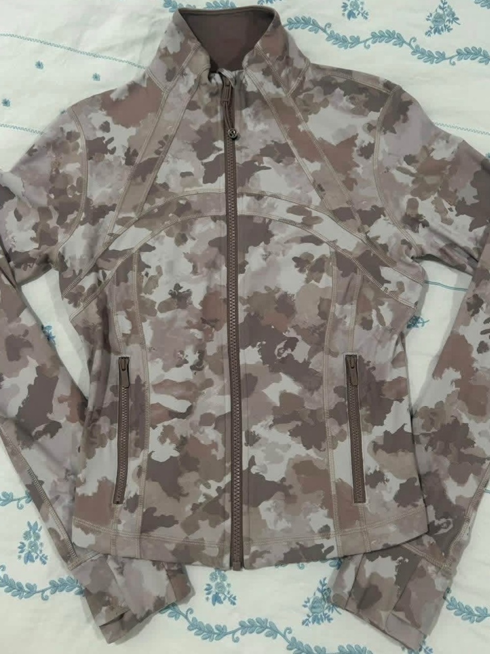 lululemon athletica Women’s Camouflage Zip Jacket - Taupe & Cream